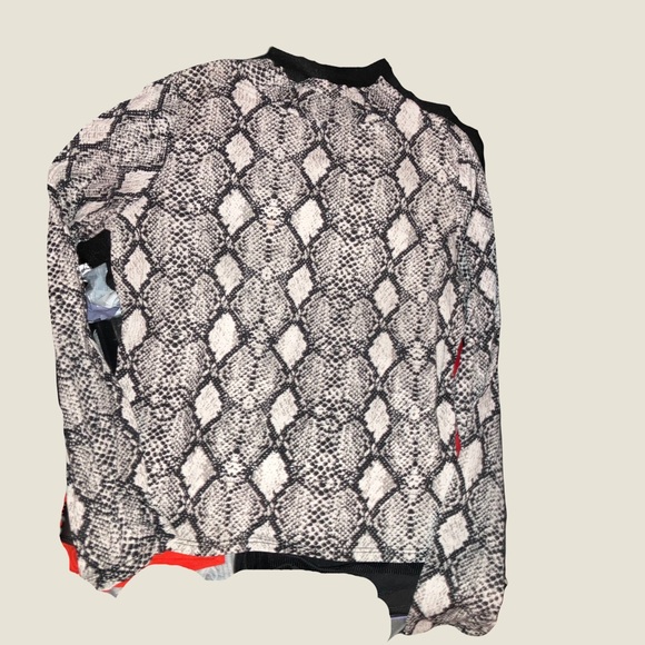 White and black Henley long sleeved with snakeskin pattern - Picture 2 of 4
